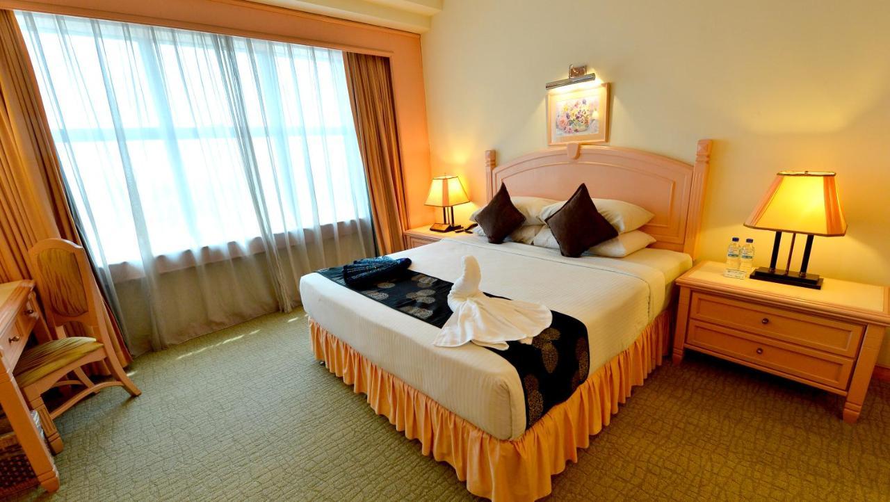 Emerald Puteri Hotel Сунгай Петани Екстериор снимка